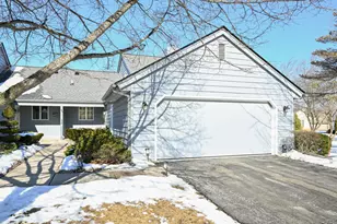 10121 N Lee Ct, Mequon, WI 53092 - Photo 1