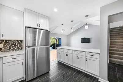 10121 N Lee Ct, Mequon, WI 53092 - Photo 7