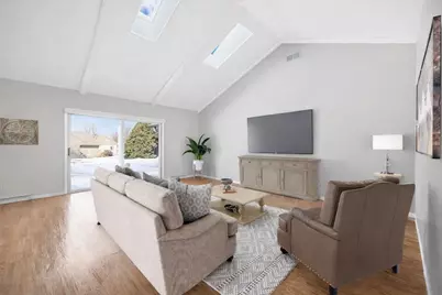 10121 N Lee Ct, Mequon, WI 53092 - Photo 9