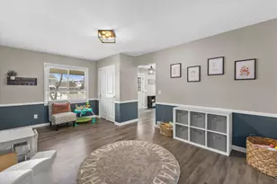 12940 W Wilbur Dr, New Berlin, WI 53151 - Photo 9