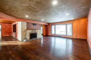 9251 N Tennyson Dr, Bayside, WI 53217 - Photo 5