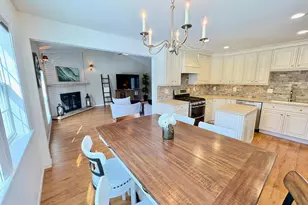 426 Sylvan Dr, Fontana, WI 53125 - Photo 5