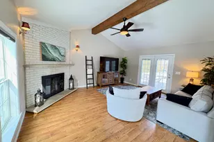 426 Sylvan Dr, Fontana, WI 53125 - Photo 9