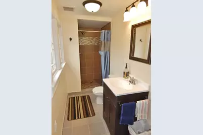 2736 N Oakland Ave, Milwaukee, WI 53211 - Photo 17