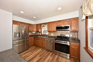 N84W18110 Menomonee Ave, Menomonee Falls, WI 53051 - Photo 9