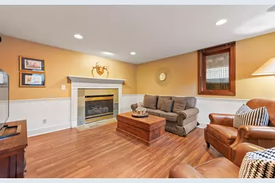 637 E Carlisle Ave, Whitefish Bay, WI 53217 - Photo 57