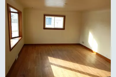 4040  Spring Ct, Sheboygan, WI 53083 - Photo 5