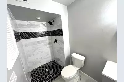 6077 W Calumet Rd, Milwaukee, WI 53223 - Photo 11