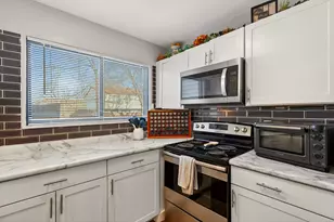 8305 N 107th St, Milwaukee, WI 53224 - Photo 7