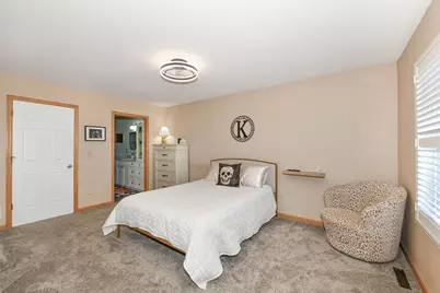 7836  Whitetail Dr, Racine, WI 53406 - Photo 17