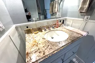 1672 N Astor St, Milwaukee, WI 53202 - Photo 9