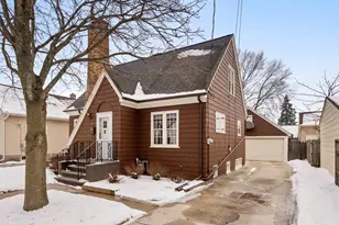 2812 School St, Two Rivers, WI 54241 - Photo 3