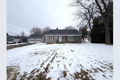377  Evergreen Dr, Mayville, WI 53050 - Photo 3