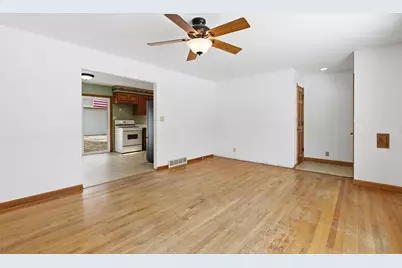 4436 S 64th St, Greenfield, WI 53220 - Photo 5