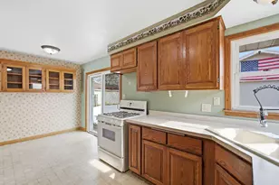 4436 S 64th St, Greenfield, WI 53220 - Photo 9