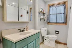 1307 Scott Dr, Racine, WI 53406 - Photo 15