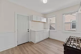 3527 W Branting Ln, Milwaukee, WI 53215 - Photo 7