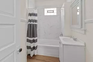 3527 W Branting Ln, Milwaukee, WI 53215 - Photo 9