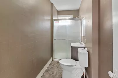 3527 W Branting Ln, Milwaukee, WI 53215 - Photo 17