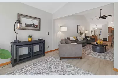 635  Cardinal Way, Sun Prairie, WI 53590 - Photo 5