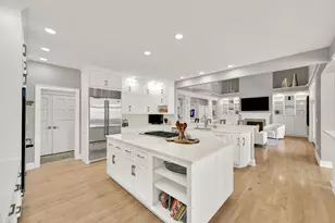 11415 N Stonefield Ct, Mequon, WI 53092 - Photo 7