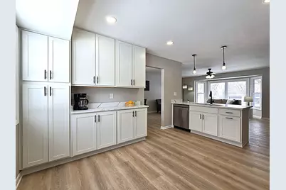 4570 N Delco Ave, Wauwatosa, WI 53225 - Photo 7