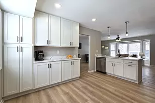 4570 N Delco Ave, Wauwatosa, WI 53225 - Photo 7