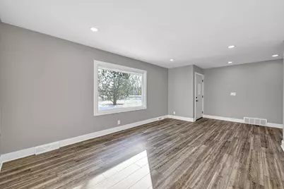 5105 S Small Rd, New Berlin, WI 53151 - Photo 9