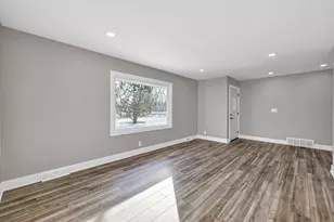 5105 S Small Rd, New Berlin, WI 53151 - Photo 9