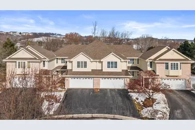 516  Arbor Oaks Ln #D, Waukesha, WI 53188 - Photo 3