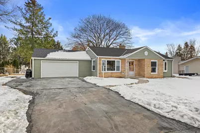 N62W23905  Sunset Dr, Sussex, WI 53089 - Photo 3