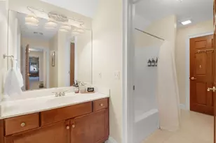 201 Abbey Springs Dr, Fontana, WI 53125 - Photo 15