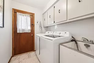 3821 S Sunny View Dr, New Berlin, WI 53151 - Photo 23