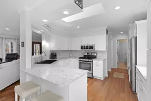 30527 Mountain Ln, Racine, WI 53185 - Photo 9