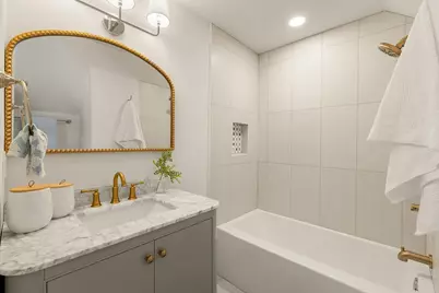 2262 N 71st St, Wauwatosa, WI 53213 - Photo 13