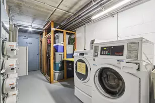 8510 W Waterford Ave, Greenfield, WI 53228 - Photo 21