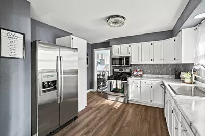 808  Manor Dr, Salem Lakes, WI 53170 - Photo 15