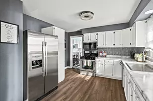 808 Manor Dr, Salem Lakes, WI 53170 - Photo 15