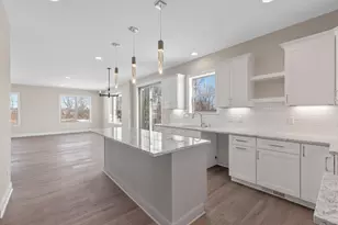 W192N5472 Red Crown Ln, Menomonee Falls, WI 53051 - Photo 7