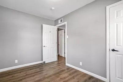 4889 N 24th St, Milwaukee, WI 53209 - Photo 11