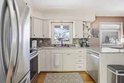 208  Highland Ave, Hartland, WI 53029 - Photo 7