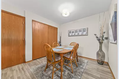 116 E Freistadt Rd #D, Thiensville, WI 53092 - Photo 3