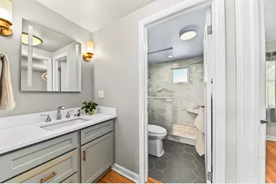 2431 N 70th St, Wauwatosa, WI 53213 - Photo 17