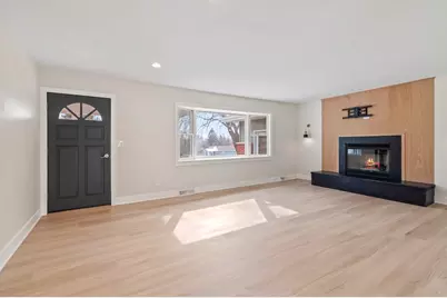 N56W36792  Cherokee Rd, Oconomowoc, WI 53066 - Photo 5