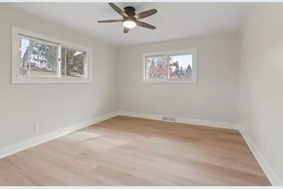 N56W36792  Cherokee Rd, Oconomowoc, WI 53066 - Photo 21