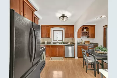 320 S Honey Creek Dr, Milwaukee, WI 53214 - Photo 7