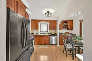 320 S Honey Creek Dr, Milwaukee, WI 53214 - Photo 7