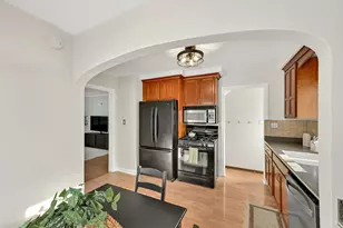 320 S Honey Creek Dr, Milwaukee, WI 53214 - Photo 11