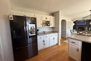 W144N10772 Lincoln Dr, Germantown, WI 53022 - Photo 11