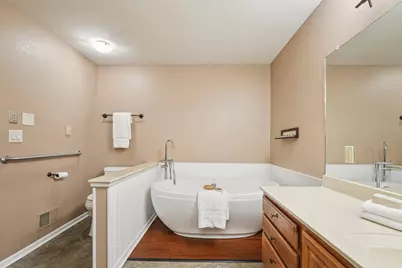 N21W24045  Garden Cir #F, Pewaukee, WI 53072 - Photo 35